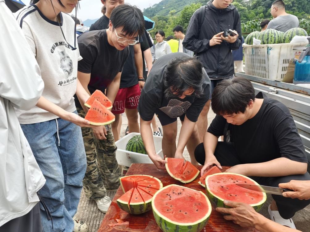 公司赴雅安科研教学基地看望实习员工