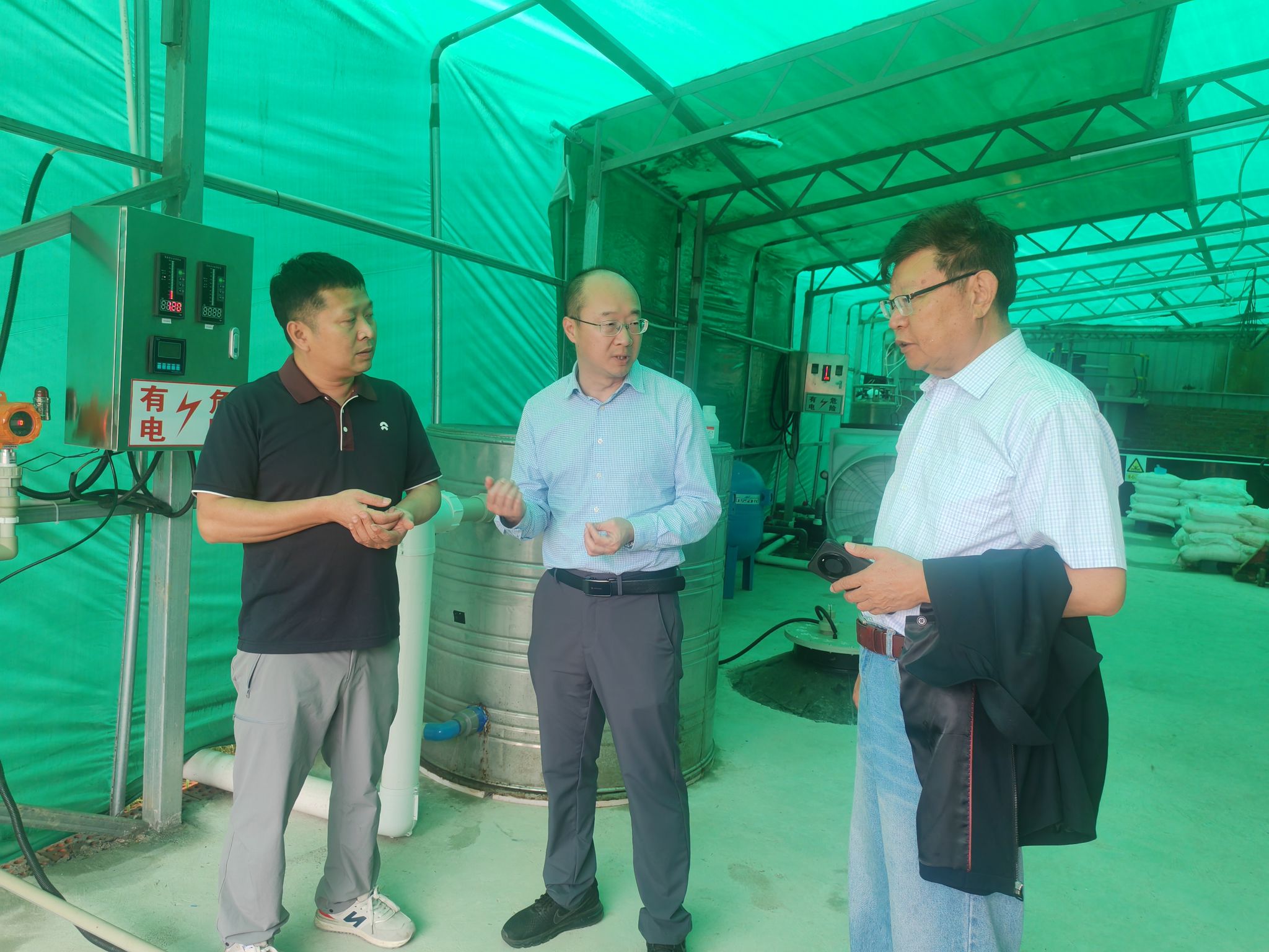 公司杨世勇副教授赴新津指导南美白对虾工厂化养殖