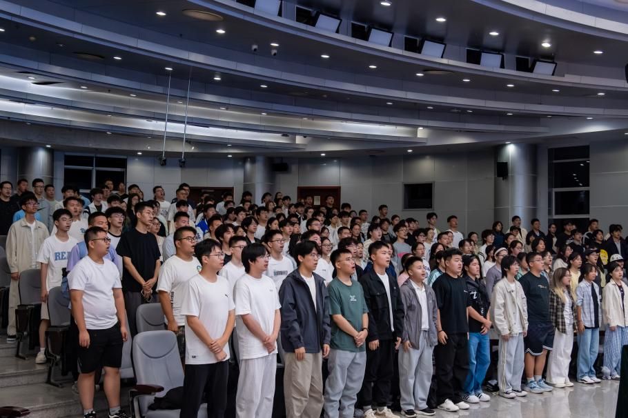 365足球平台官网入口2026级新生大会暨开学第一课圆满落幕
